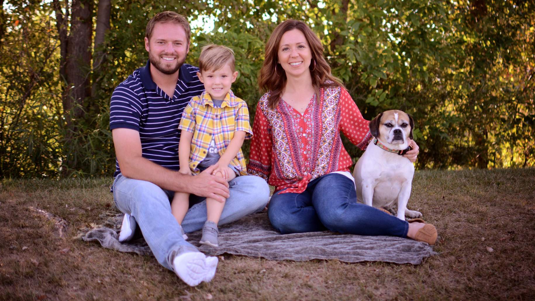 
                                    
                                        عائلة ترافيس وتريشيا
                                    
                                